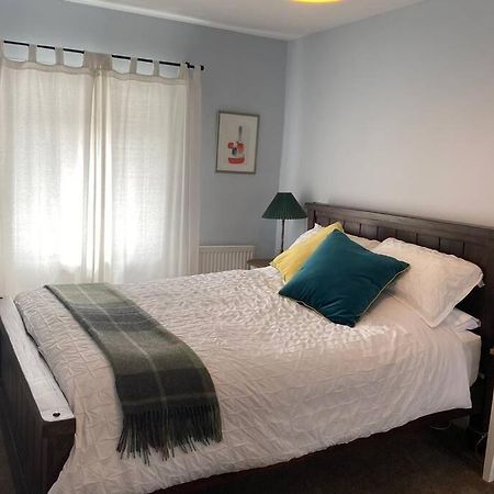 2X King Bedrooms, Private Living Room & Bathroom Thornhill  Dış mekan fotoğraf