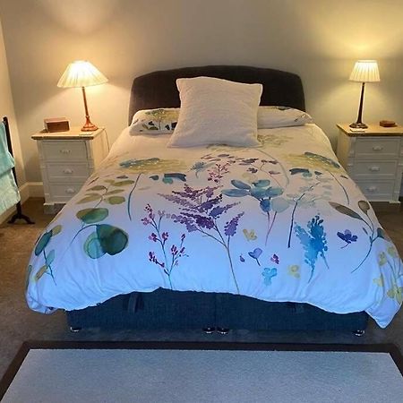 2X King Bedrooms, Private Living Room & Bathroom Thornhill  Dış mekan fotoğraf