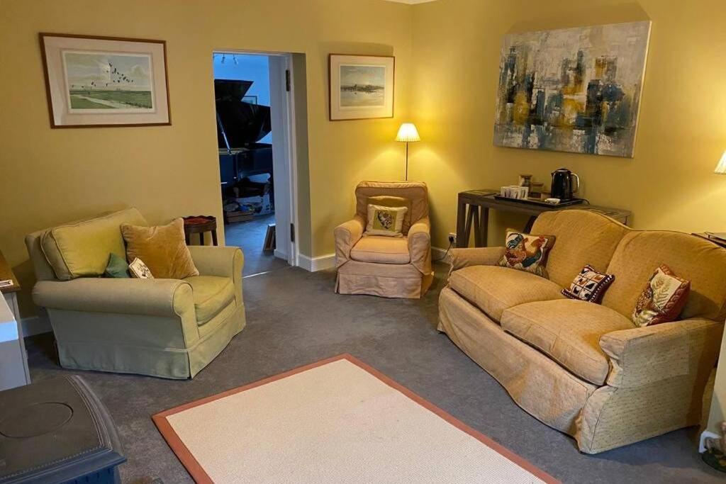 2X King Bedrooms, Private Living Room & Bathroom Thornhill  Dış mekan fotoğraf